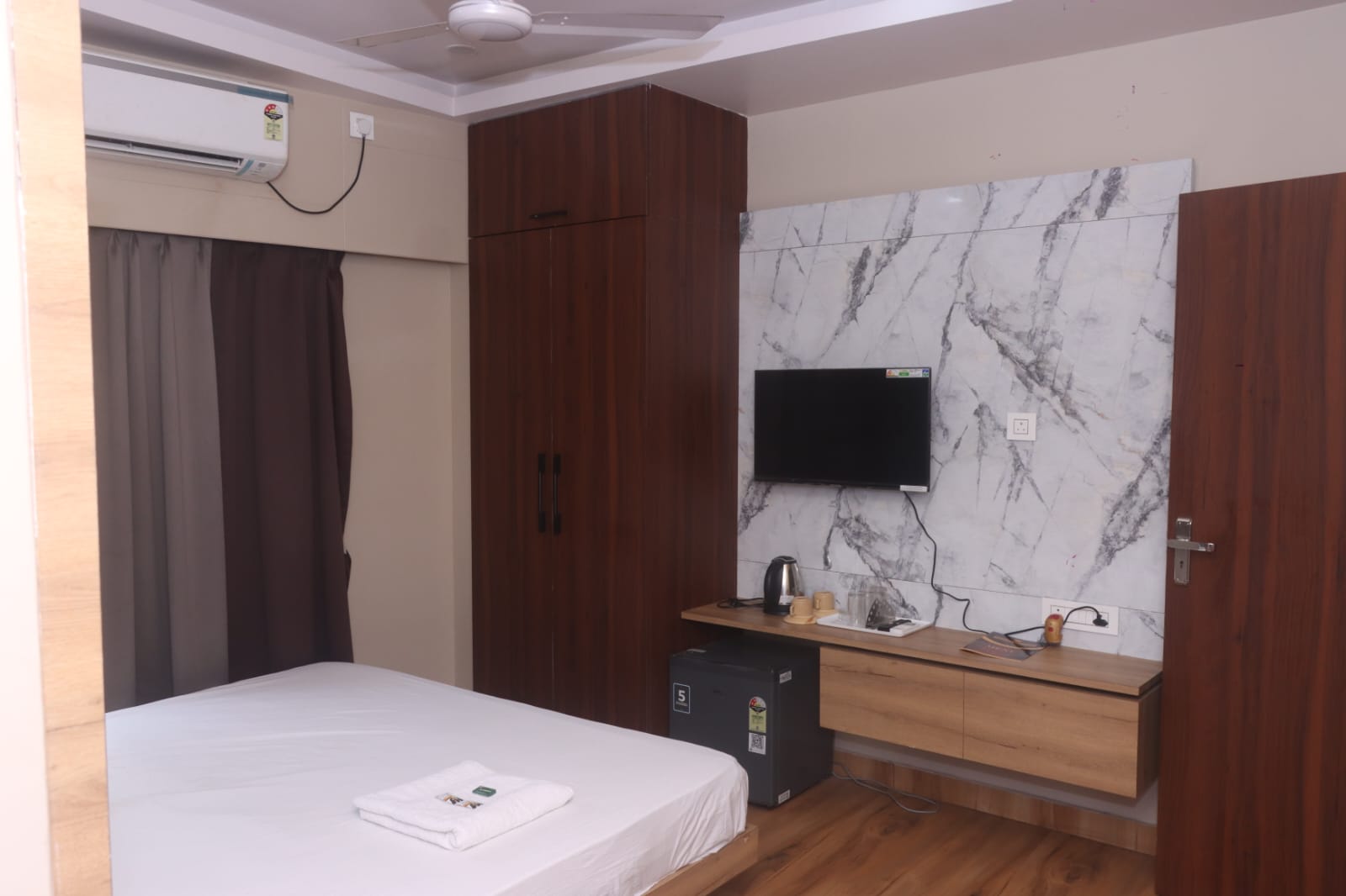 Semi Deluxe Room