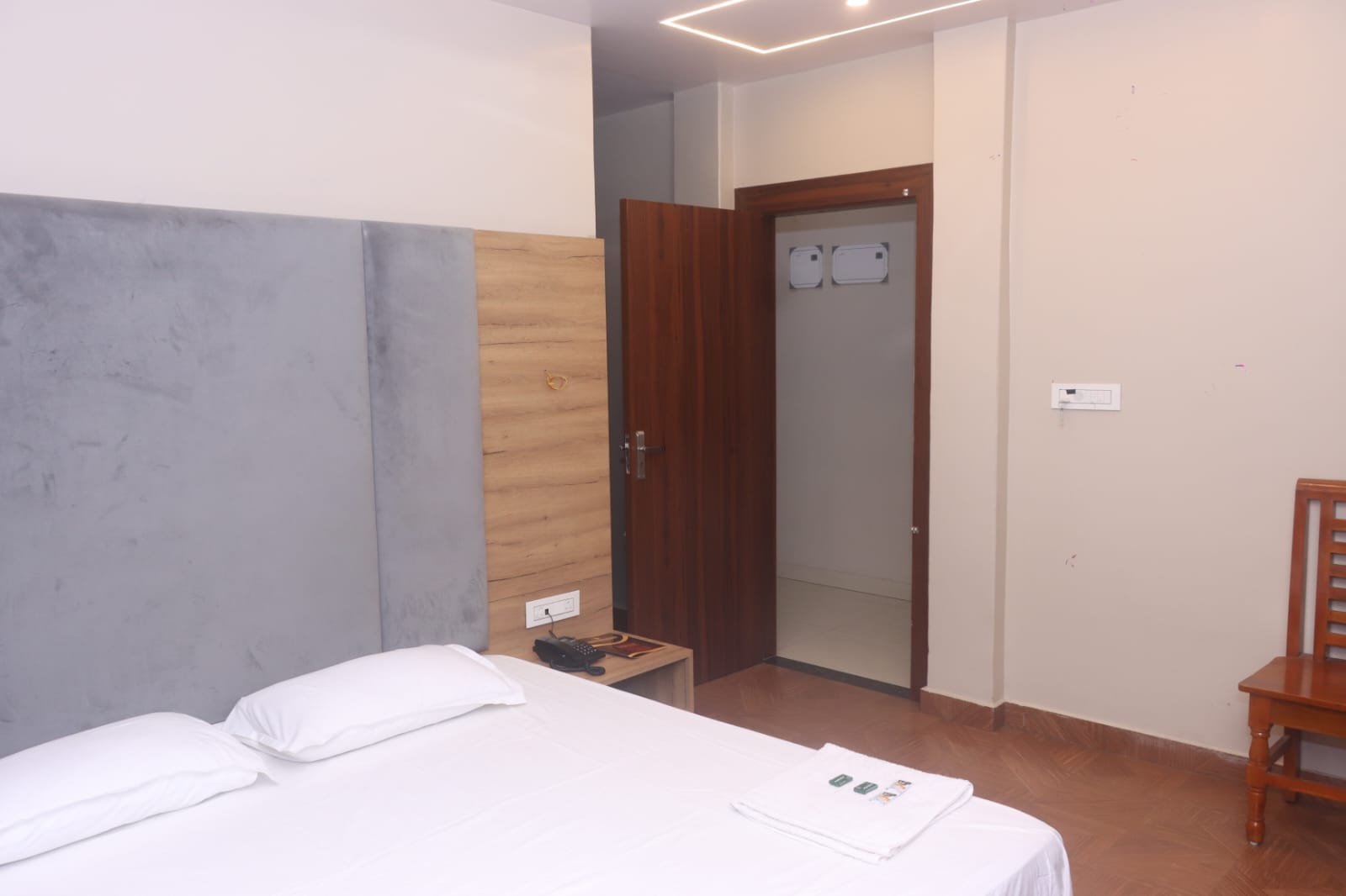 Semi Deluxe Room